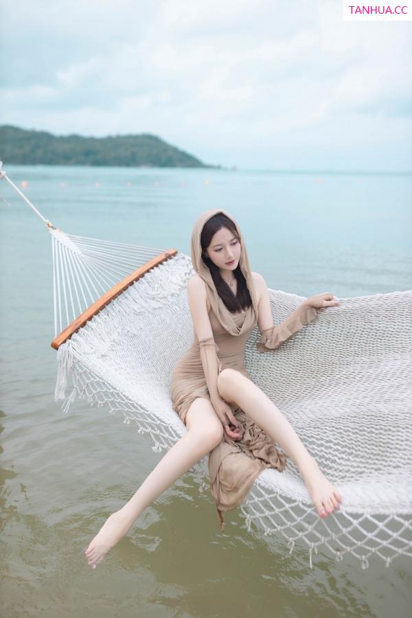 鱼子酱fish  [XiuRen]高清写真图 2023.08.25 No.7288 鱼子酱Fish 沙滩美腿第4张图片